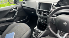 Peugeot 208 1.2 PureTech 82 Signature 5dr [Start Stop] Petrol Hatchback